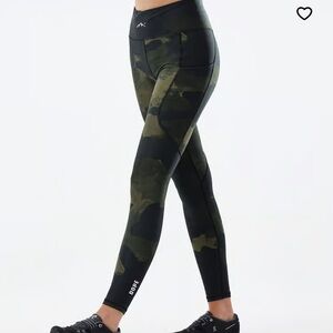 Dope Lofty Tech Cameo Leggings